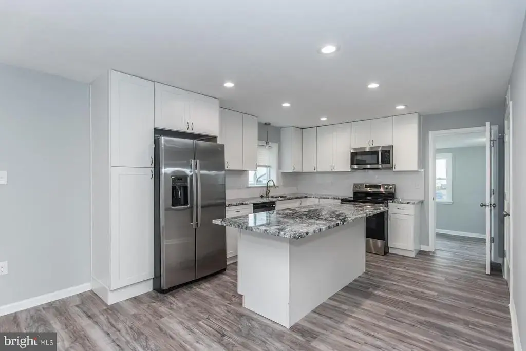 2410 Liberator St, LEVITTOWN