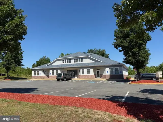 225 Town Square Dr, Lusby