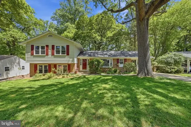 2327 Riviera Dr, Vienna