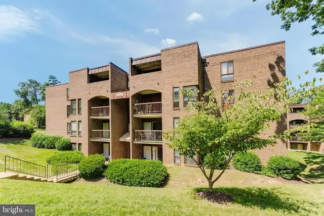 11232 Chestnut Grove Sq #233, Reston