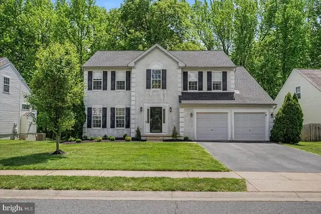 6 Stirling Dr, Newark