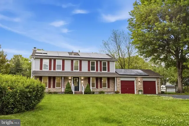 2 Nicole Ct, Newark