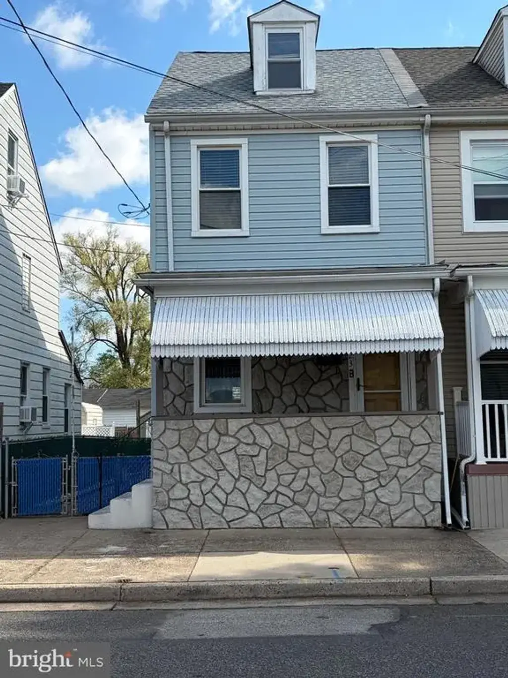 323 Walnut St, BRISTOL
