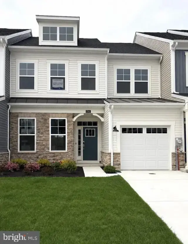 2141 Winterberry Ln, Cambridge