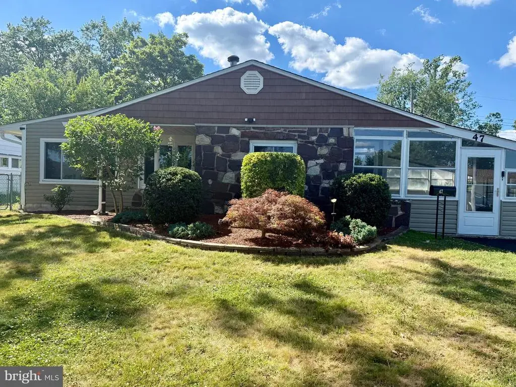 47 Thornyapple Ln, LEVITTOWN