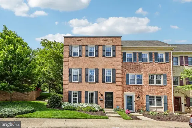 7438 Hallcrest Dr, Mclean