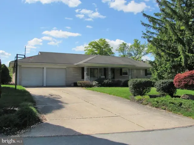 2013 Black Oak Dr, Red Lion