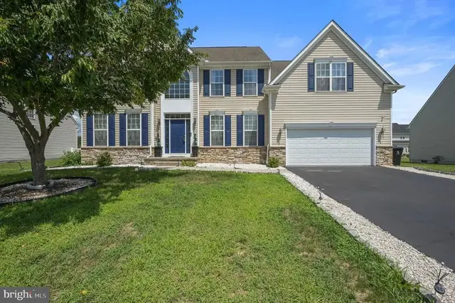 322 Grayton Dr, Smyrna