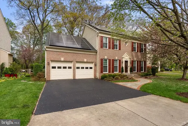 7805 Heritage Farm Dr, Gaithersburg