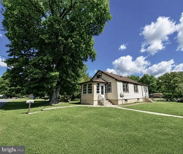 10 Meadow Rd, New Castle