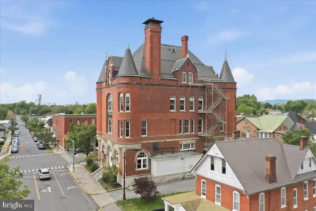 125 S Maple Ave, MARTINSBURG
