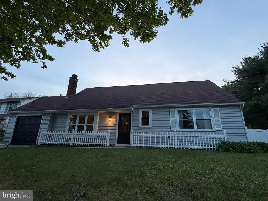 609 S Queen Anne Dr, FAIRLESS HILLS