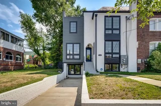 1323 Shepherd St Ne, Washington