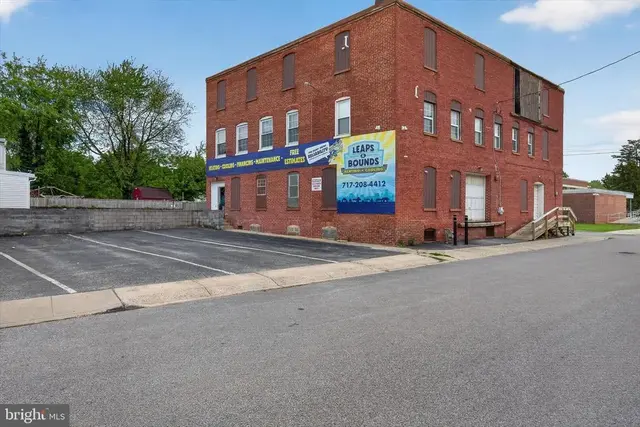 711 Mckenzie St & 156 E Cottage Pl, York