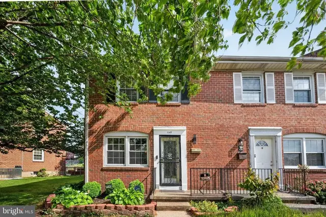 1149 Pelham Wood, Parkville