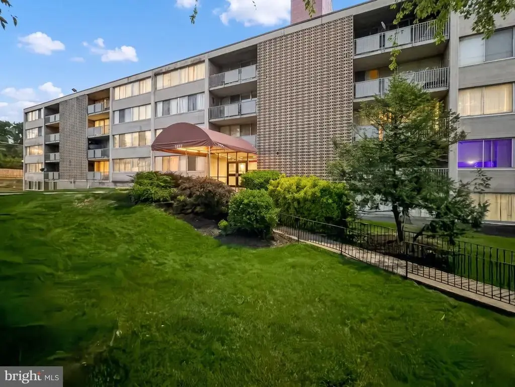 1822 Metzerott Rd #401, HYATTSVILLE
