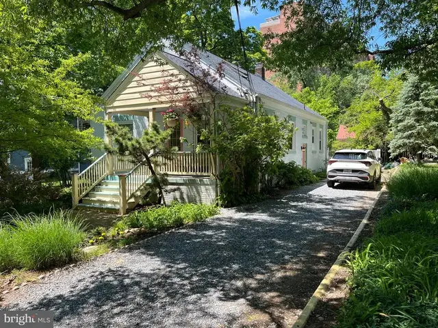 9 Pine Ave, Takoma Park
