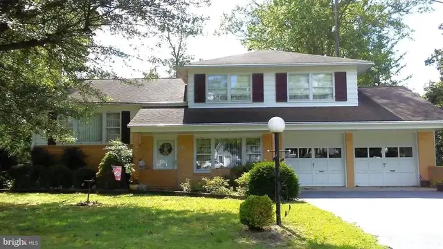 260 Marion Dr, Seaford