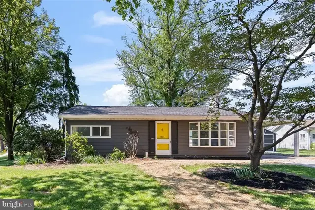 1104 Fireside Ct, York