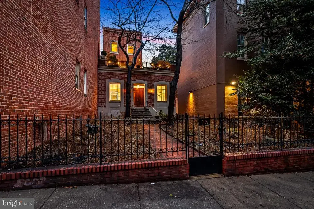 16 W Read St, BALTIMORE