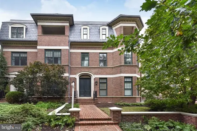 2733 Cathedral Ave Nw, Washington