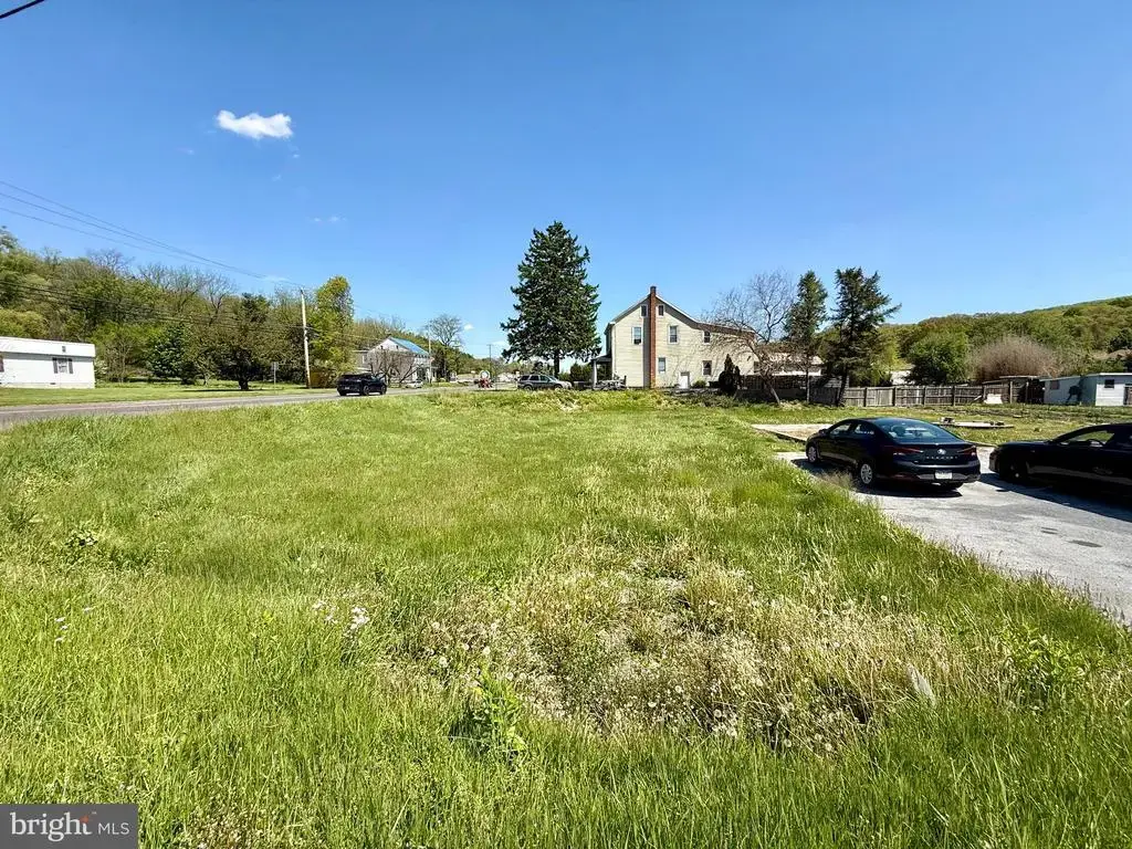 469 Hill Rd, ROBESONIA