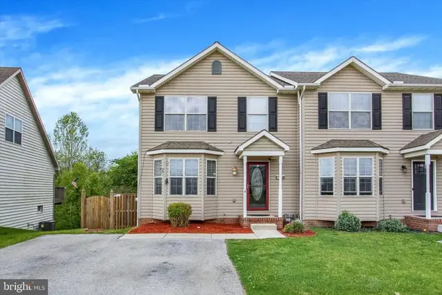 31 Hemlock Dr, Hanover
