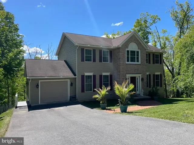 1044 Longwood Ave, Cumberland