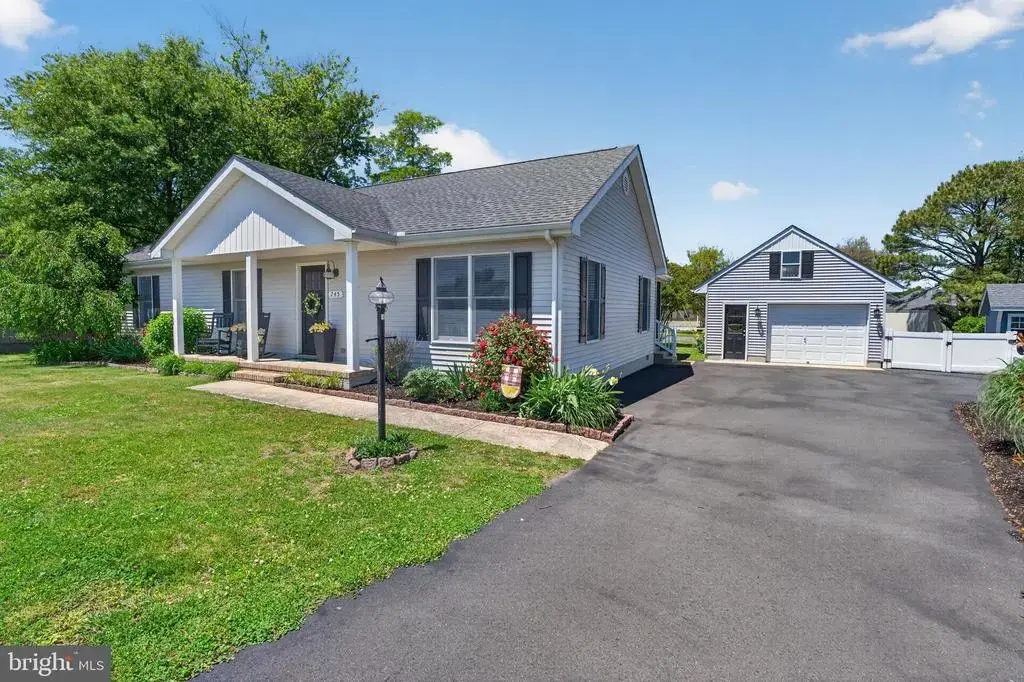 745 Hickman Dr, ocean view