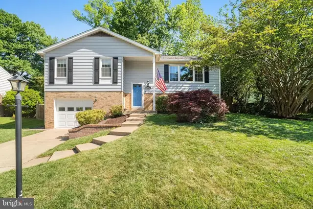 2002 Hoover Ln, Alexandria