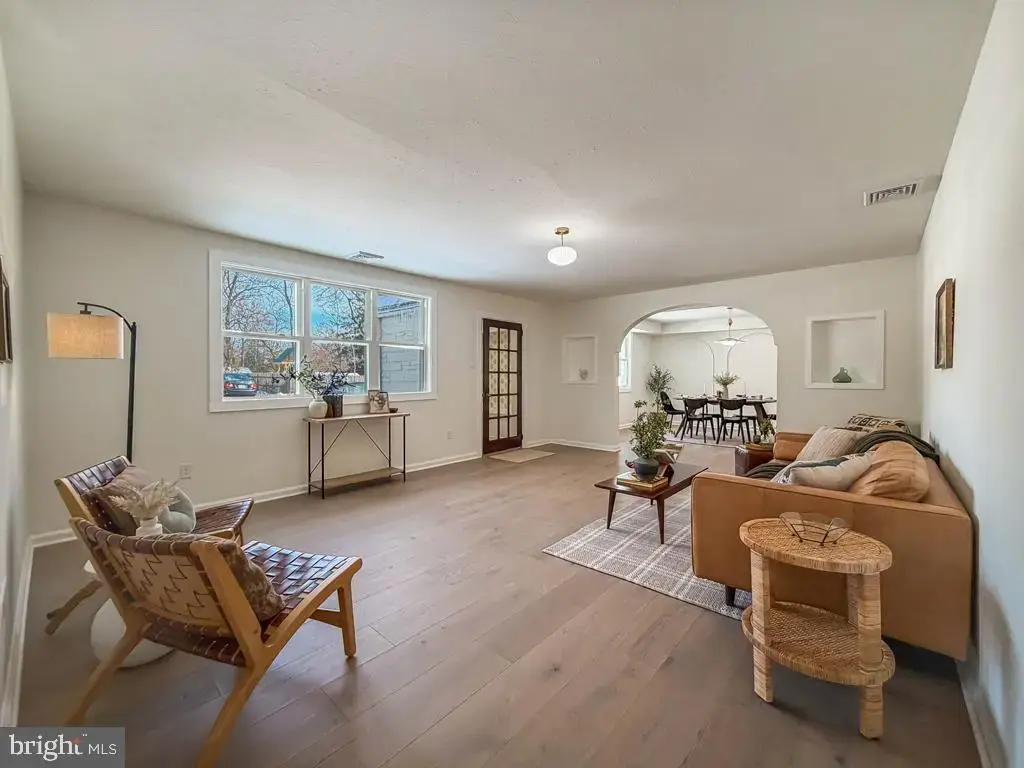 101 Walnut Ln, YARDLEY