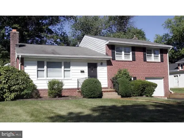 17 Wayne Dr, Wilmington