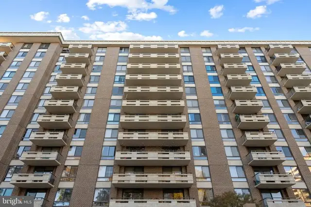 1808 Old Meadow Rd #418, Mclean