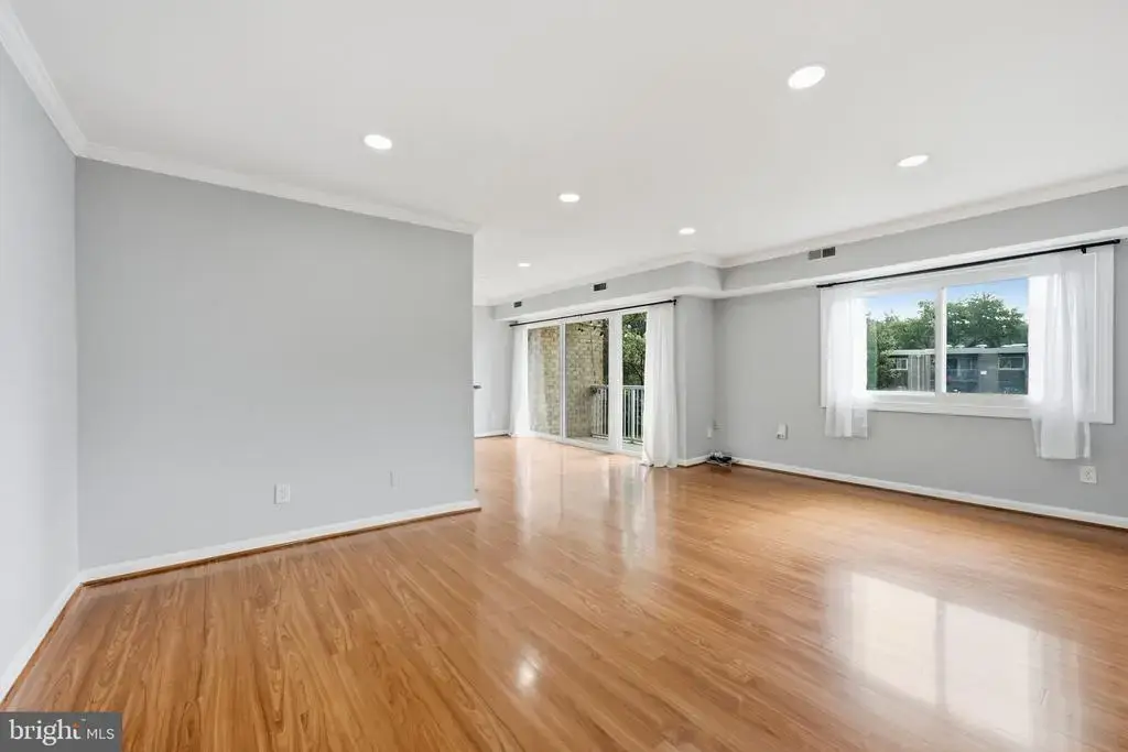 2901 Charing Cross Rd #11, FALLS CHURCH
