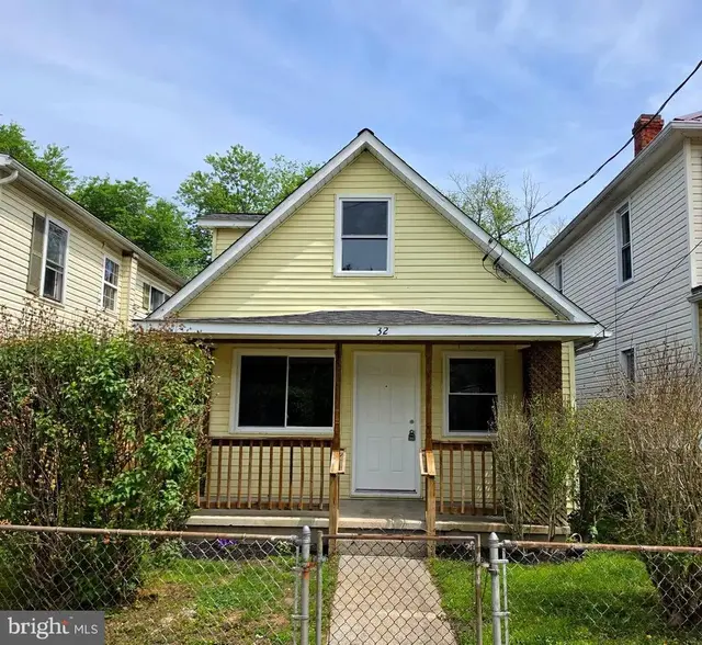 32 E Roberts St, Cumberland