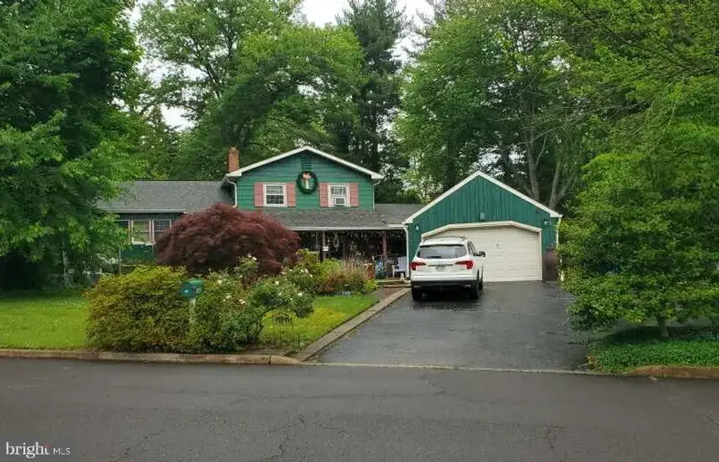 700 Gordon Dr, YARDLEY