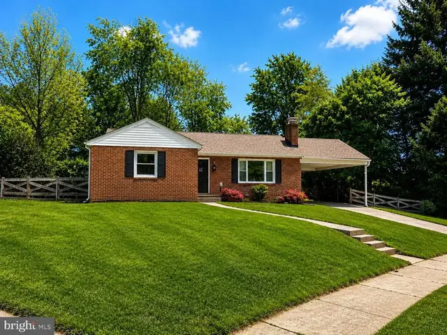 918 Shawnee Dr, Frederick