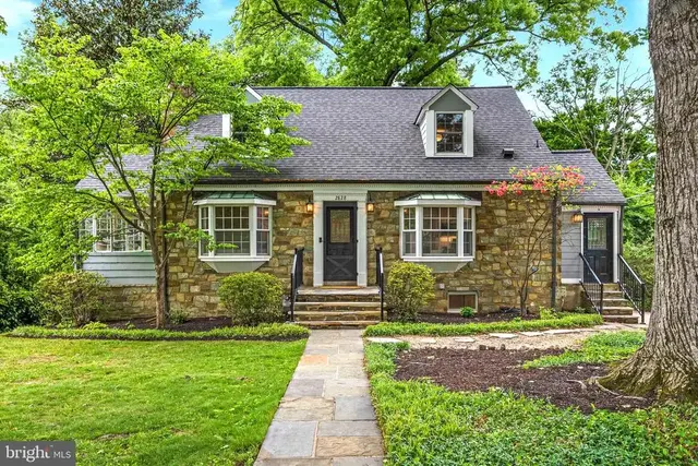 2828 Cleave Dr, Falls Church