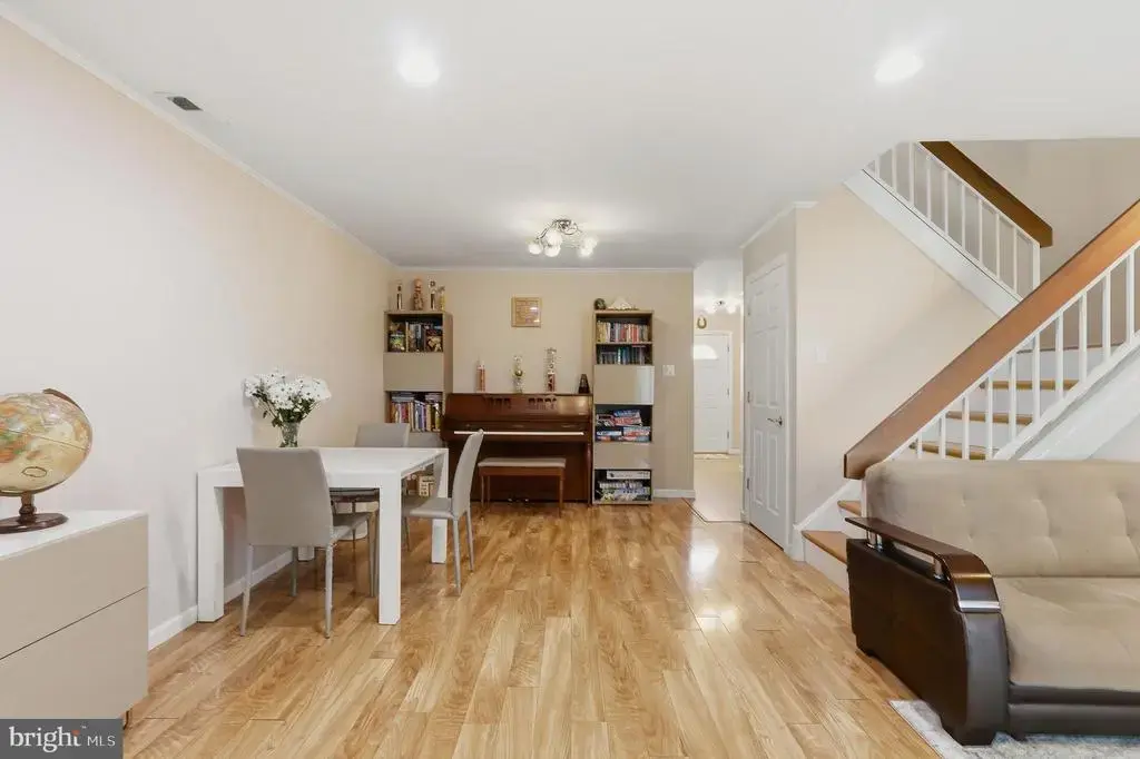 264 Clinton Ct, SOUTHAMPTON