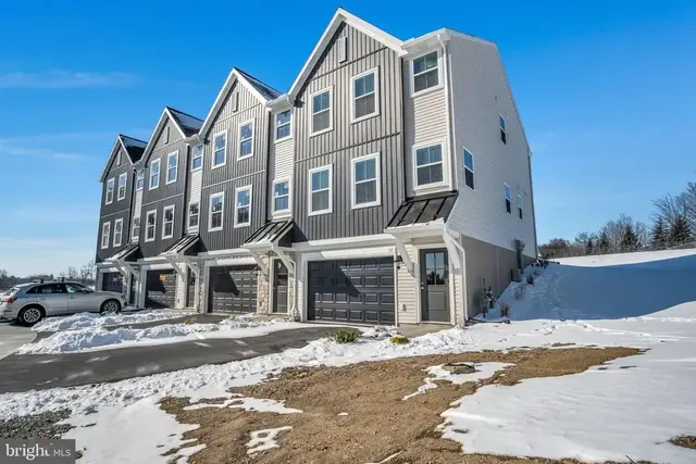 10-16 Morgan Circle, Carlisle