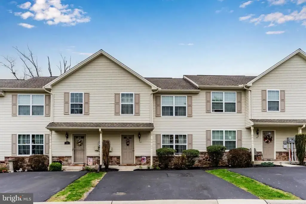 153 Mapleton Blvd, HARRISBURG
