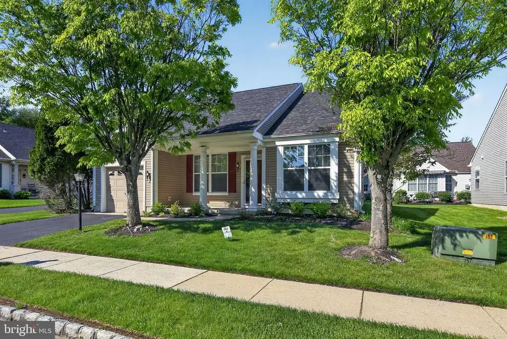 8 Impatiens Ct, MARLTON