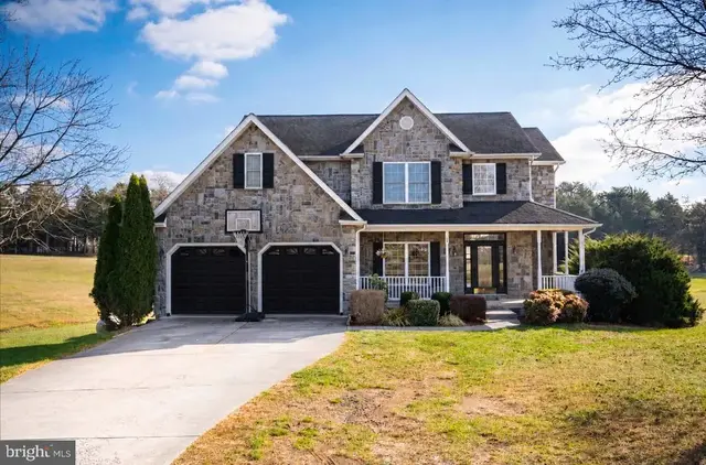 76 Katie Ln, Middletown