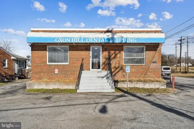1004 White Oak Dr, Oxon Hill