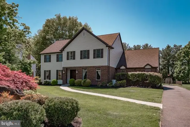 6 Lombardy Dr, Wilmington