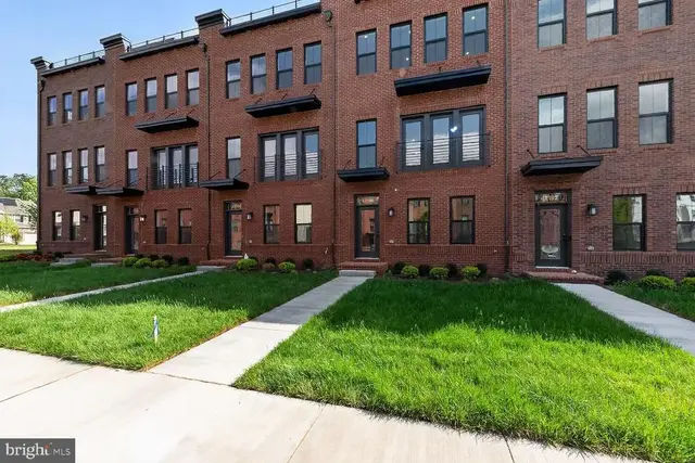 42194 Summer Sun Ter, Ashburn