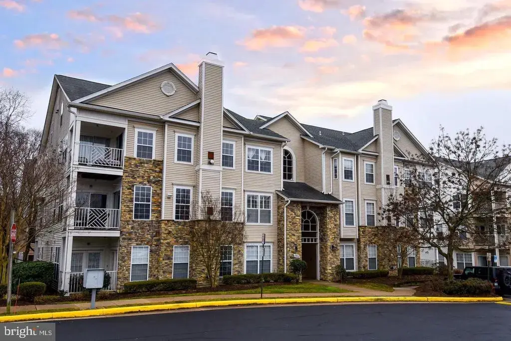 5909 Founders Hill Dr #202, ALEXANDRIA