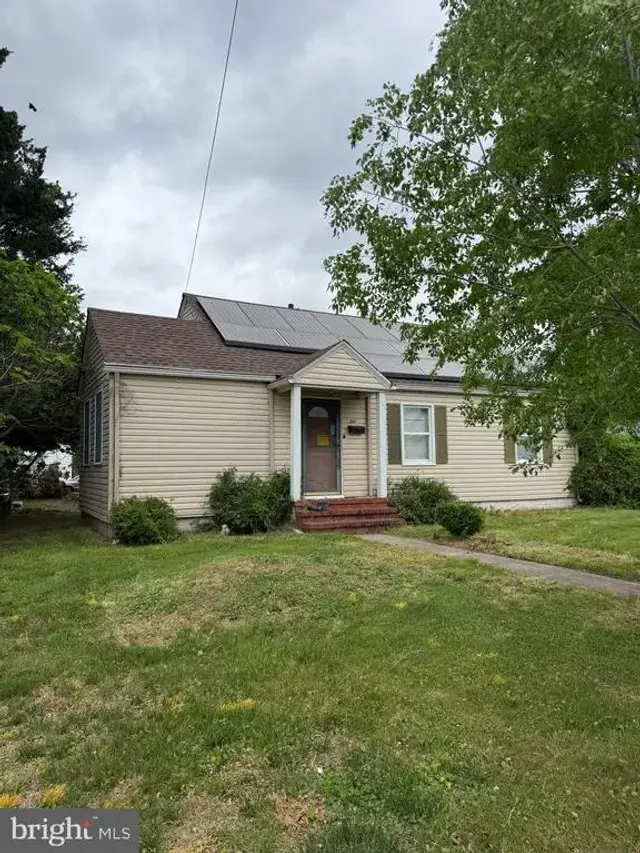 827 E Division St, Dover