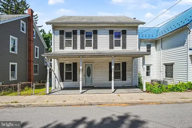 28 N 4th St, Halifax