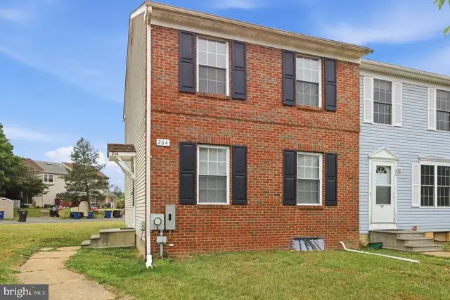 264 Green Blade Dr, Dover